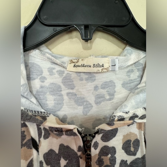 Southern Stitch Large Women’s Blouse - Picture 4 of 6